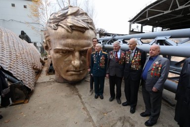 Ветераны следят за возведением Мемориала Советскому солдату