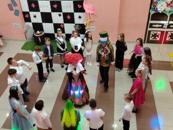 Театрализовано-игровое мероприятие «Маленькая дверца в большую страну»