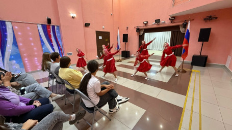 Праздничный концерт «Три цвета русской славы!»